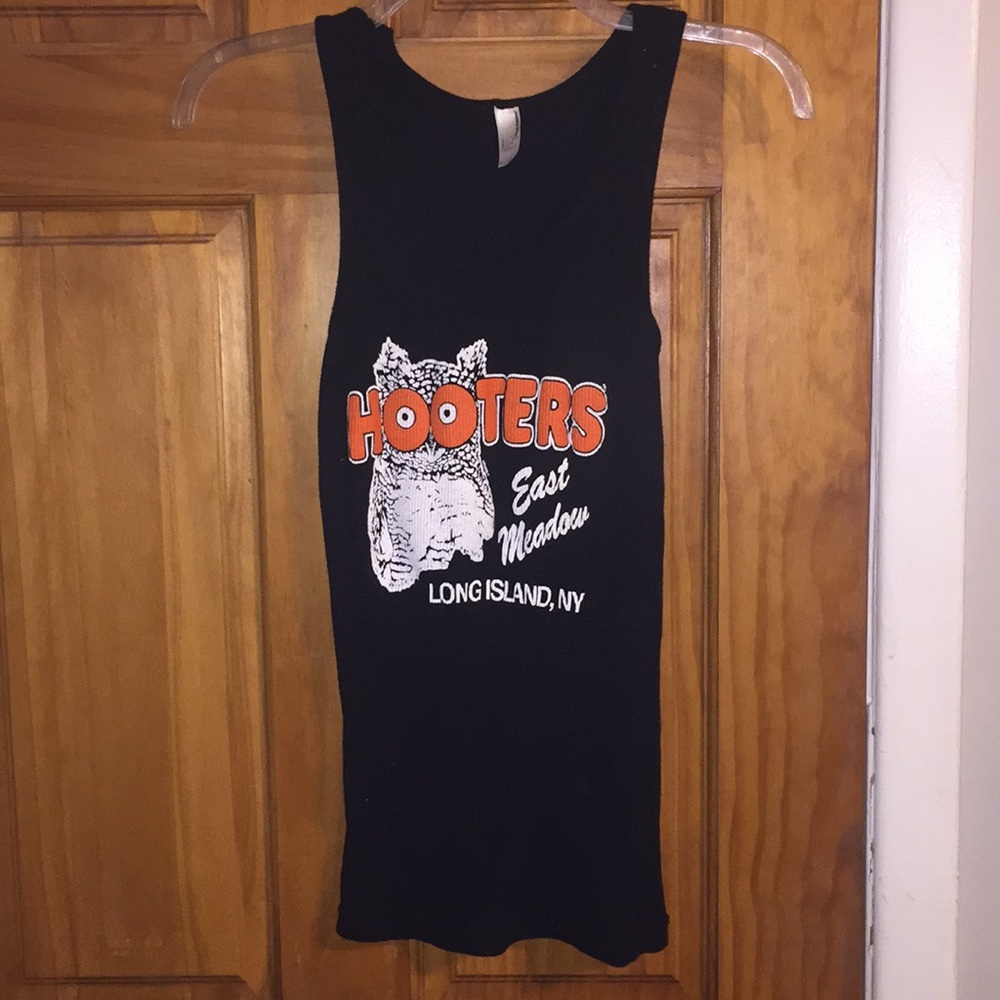 Hooters tank top